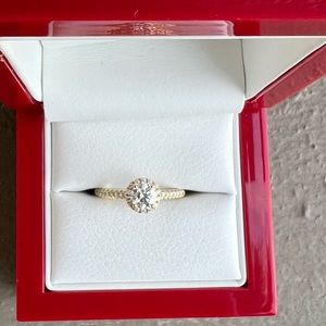 Diamond engagement ring